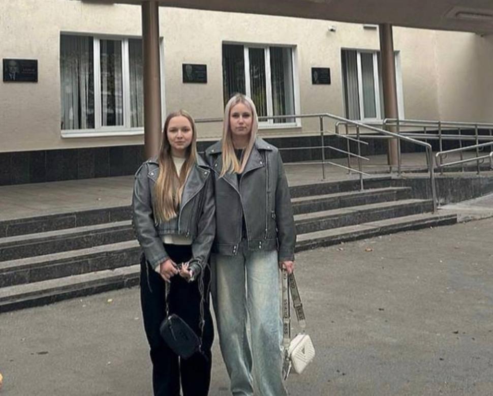 Десятиклассницы начинают путь в педагогику