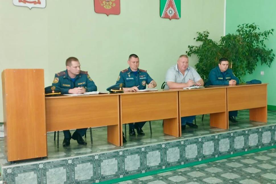 Встреча главы Камешкирского района с начальником 2 ПСО ФПС ГПС МЧС России по Пензенской области Встреча главы Камешкирского района с начальником 2 ПСО ФПС ГПС МЧС России по Пензенской области