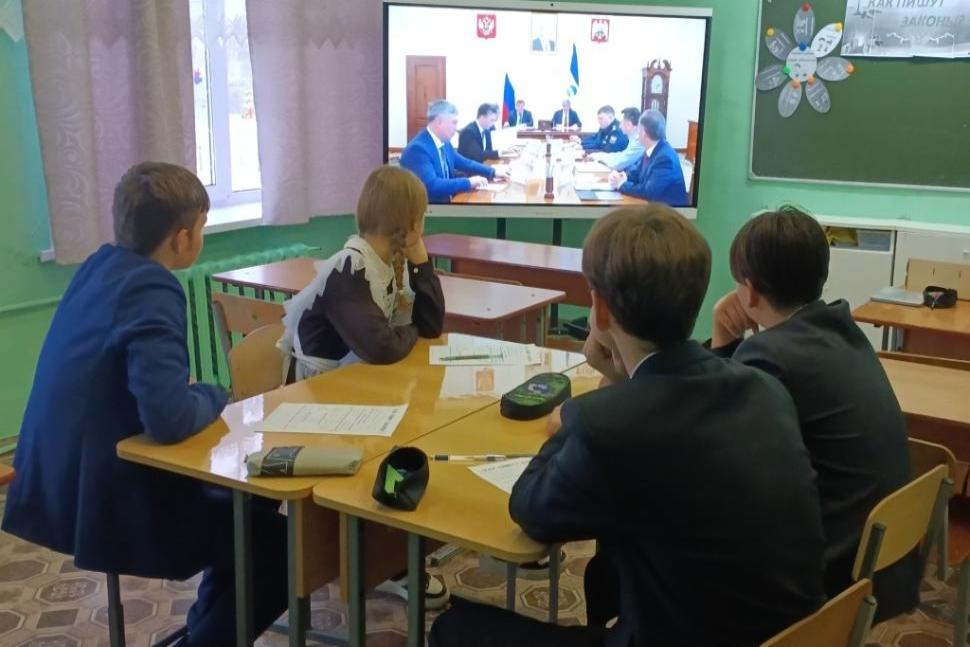 «Разговоры о важном» на тему «Как пишут законы?»