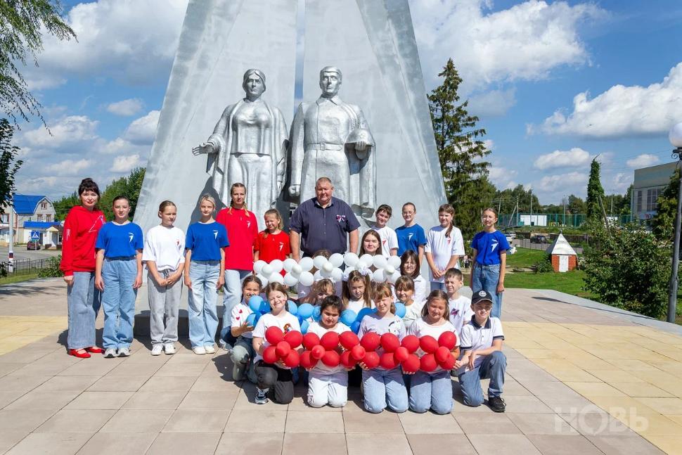 Торжественный митинг в честь Дня Государственного флага РФ в селе Русский Камешкир Торжественный митинг в честь Дня Государственного флага РФ в селе Русский Камешкир