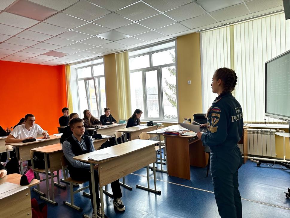 Профориентационная встреча со старшеклассниками Камешкирской средней школы 