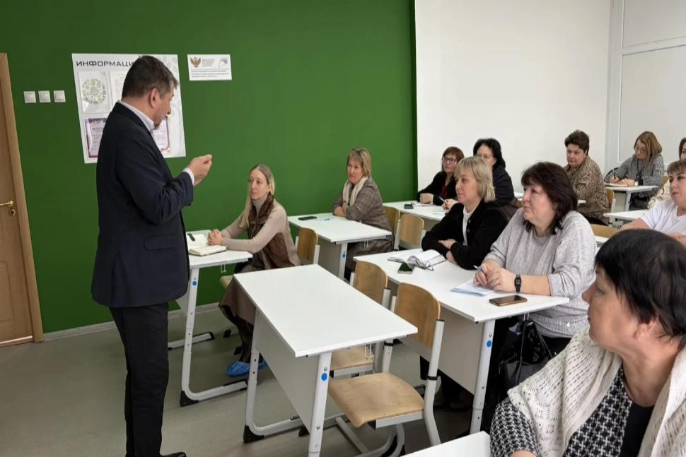 Заместители директоров школ региона повысили квалификацию на стажировке по психологии общения и воспитанию