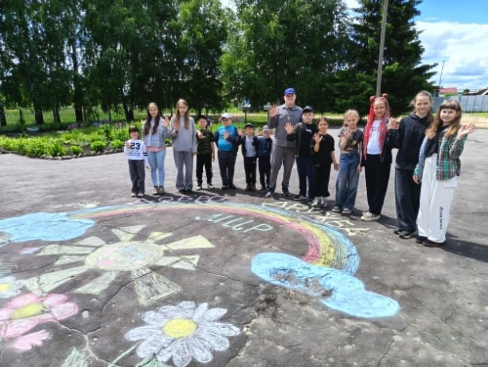 В пришкольном лагере «Непоседы»  - День Первых