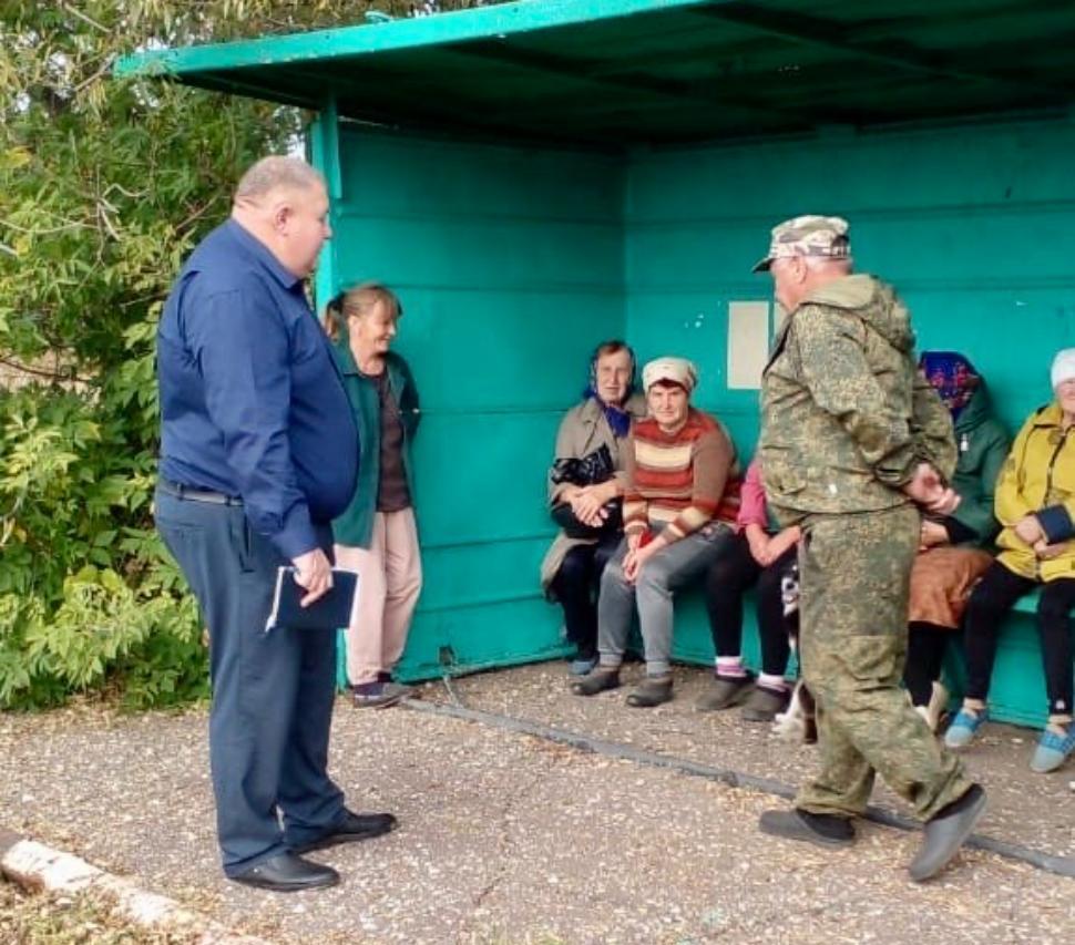 Глава Камешкирского района Дмитрий Мануковский встретился с жителями деревни Тарасовка Чумаевского сельсовета