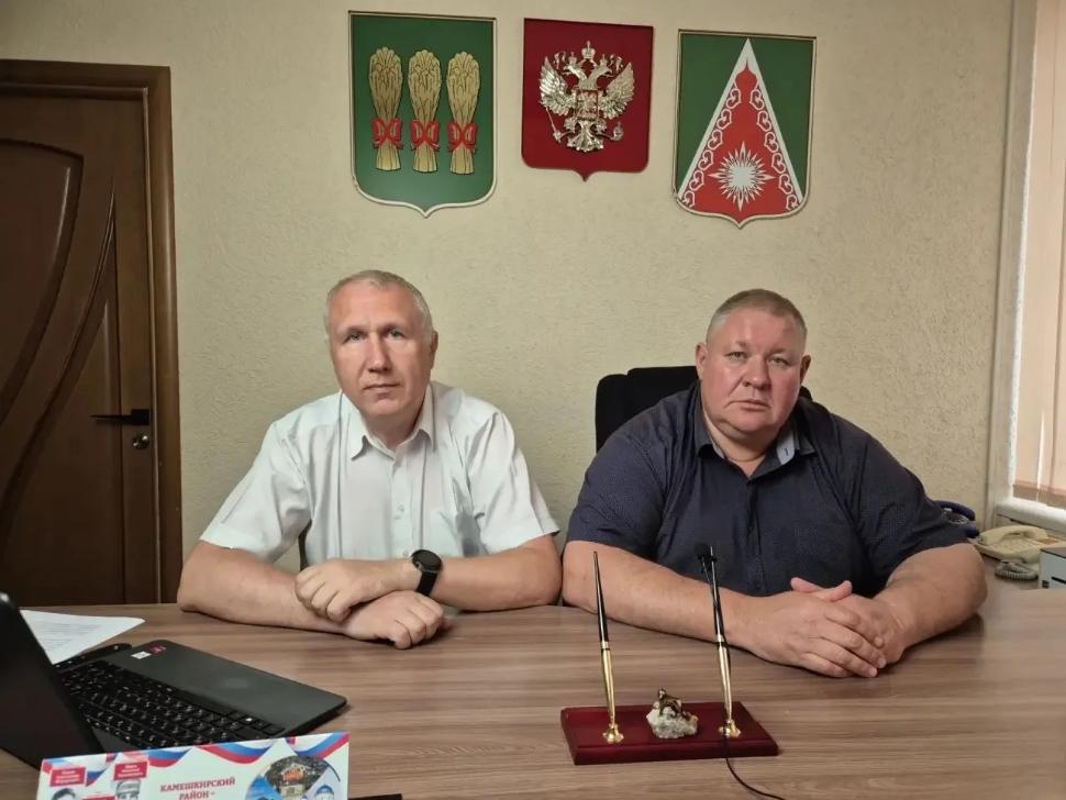 Главы Камешкирского района Дмитрий Мануковский провел прямую линию Главы Камешкирского района Дмитрий Мануковский провел прямую линию