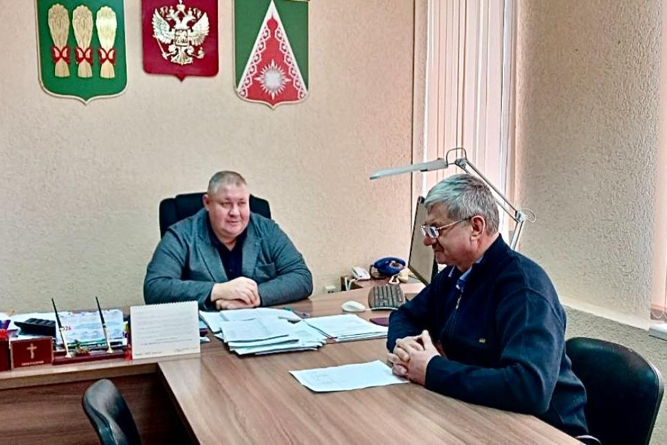 Глава Камешкирского района Дмитрий Мануковский встретился с исполняющим обязанности директора Камешкирско-Лопатинского лесничества Глава Камешкирского района Дмитрий Мануковский встретился с исполняющим обязанности директора Камешкирско-Лопатинского лесничества