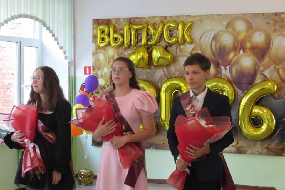 В школах Камешкирского района состоялись выпускные вечера с торжественными церемониями вручения аттестатов об основном общем образовании выпускникам 9-х классов В школах Камешкирского района состоялись выпускные вечера с торжественными церемониями вручения аттестатов об основном общем образовании выпускникам 9-х классов