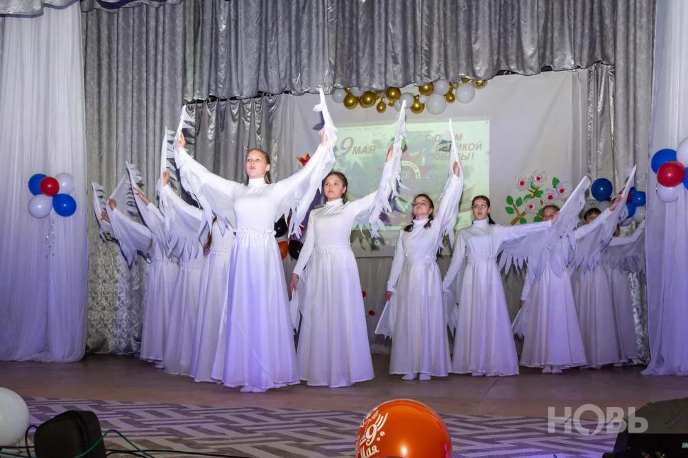 Работники культуры в День Победы подарили сельчанам праздничный концерт Работники культуры в День Победы подарили сельчанам праздничный концерт