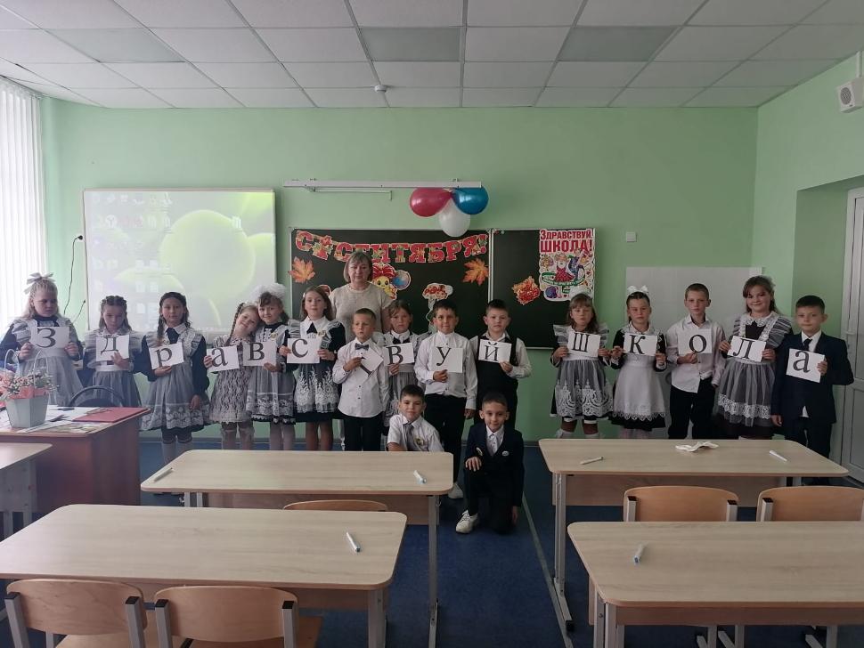 Познавательно – развлекательный час «Встречаем вместе школьный год» Познавательно – развлекательный час «Встречаем вместе школьный год»