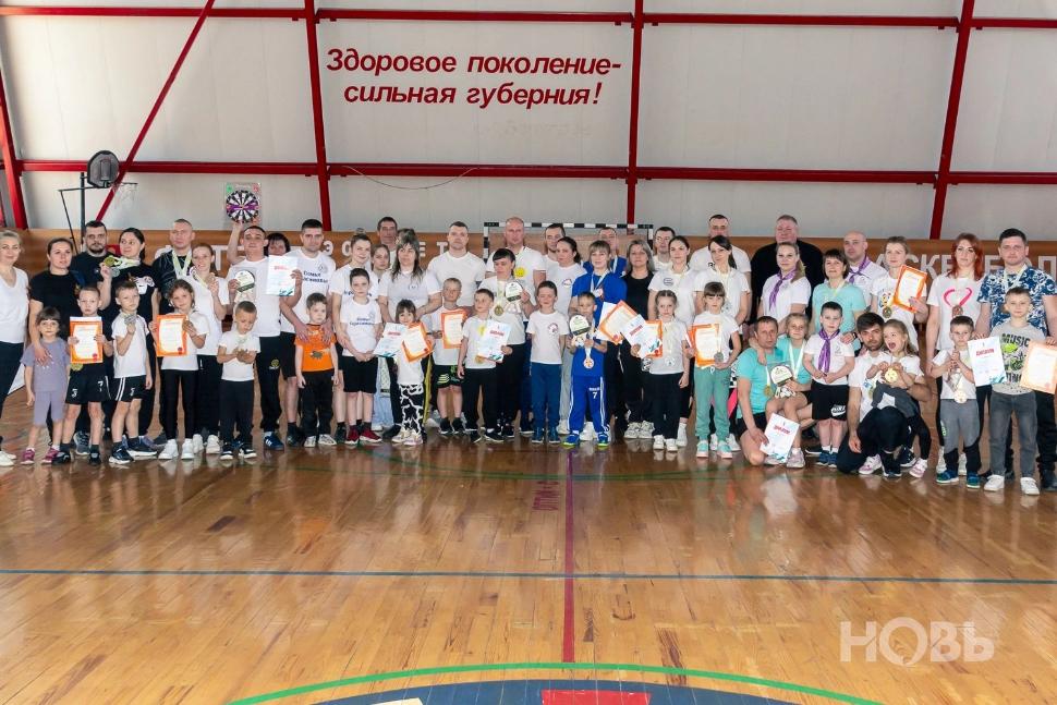 В селе Русский Камешкир прошёл зональный этап фестиваля „Папа, мама, я — спортивная семья!“