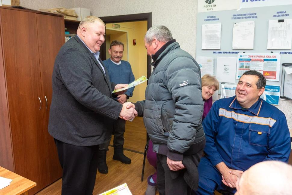 Глава Камешкирского района Дмитрий Мануковский поздравляет с Днем энергетика Глава Камешкирского района Дмитрий Мануковский поздравляет с Днем энергетика