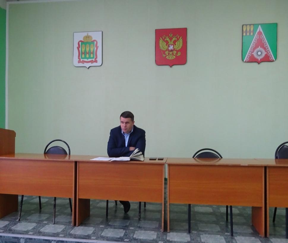 Глава администрации Камешкирского района  Павел Мигин провел совещание с руководителями предприятий  по вопросу соблюдения мер, направленных на борьбу с распространением коронавирусной инфекции