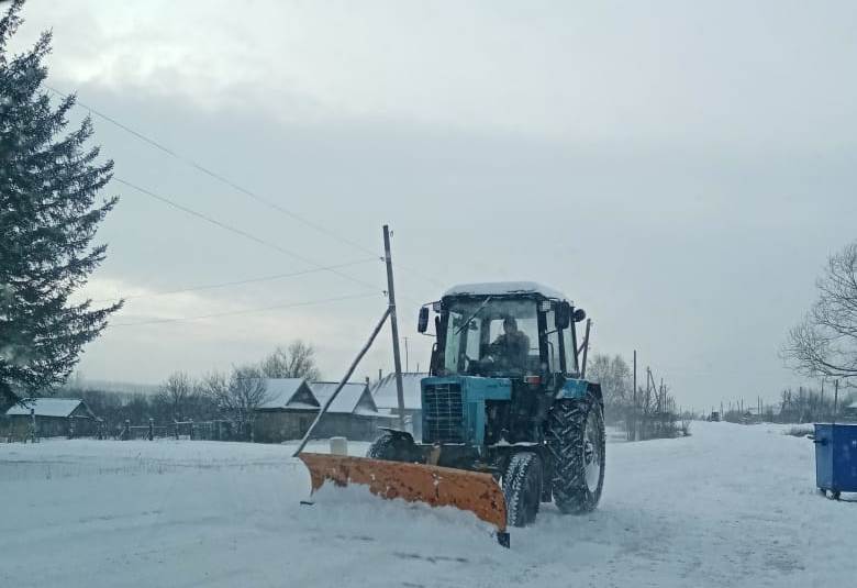 Очистка дорог и общественных территорий от снега
