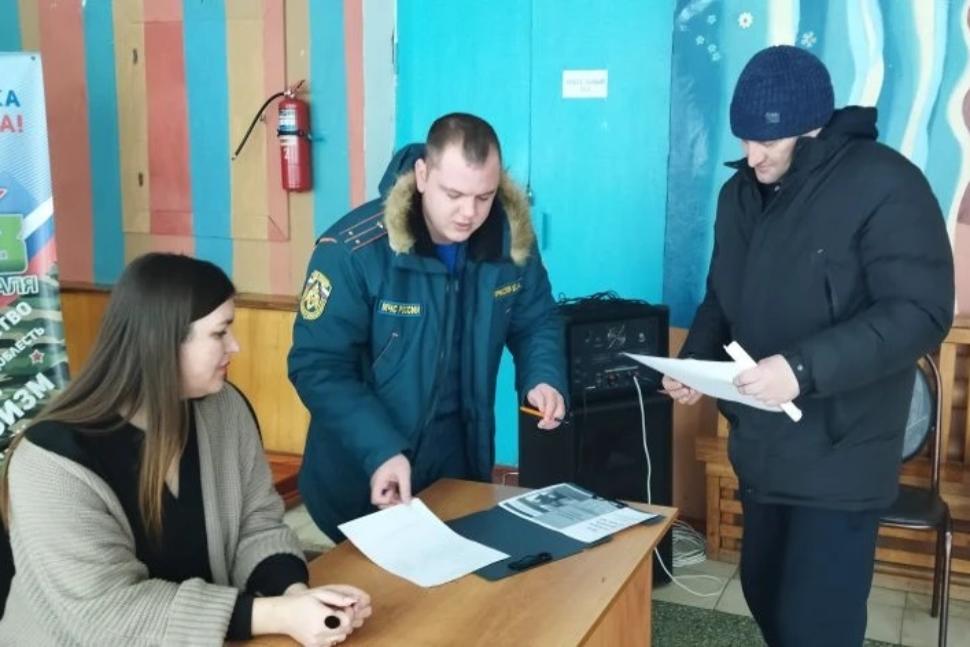 В Камешкирском районе продолжаются профилактические рейды по соблюдению правил пожарной безопасности в частном жилом секторе В Камешкирском районе продолжаются профилактические рейды по соблюдению правил пожарной безопасности в частном жилом секторе