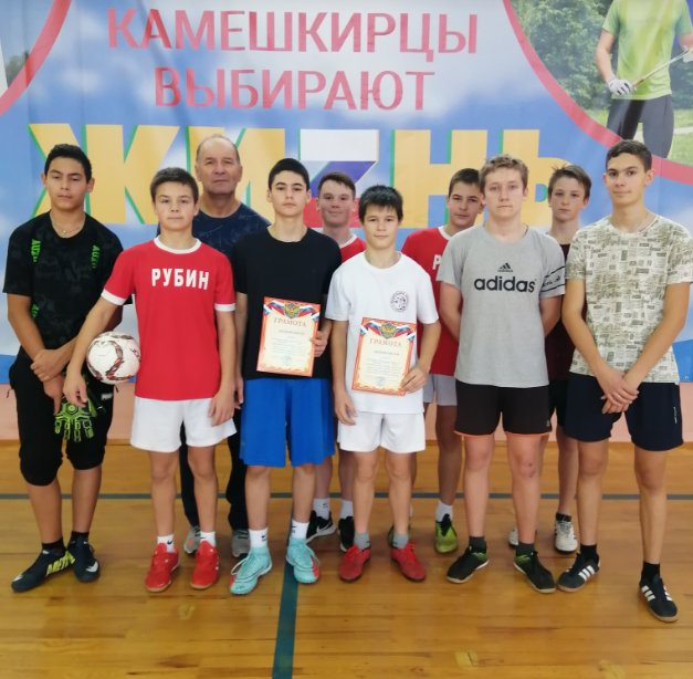 В физкультурно - оздоровительном комплексе "МАЯК" в рамках проекта "Мини-футбол в школу" состоялся второй день районных соревнований