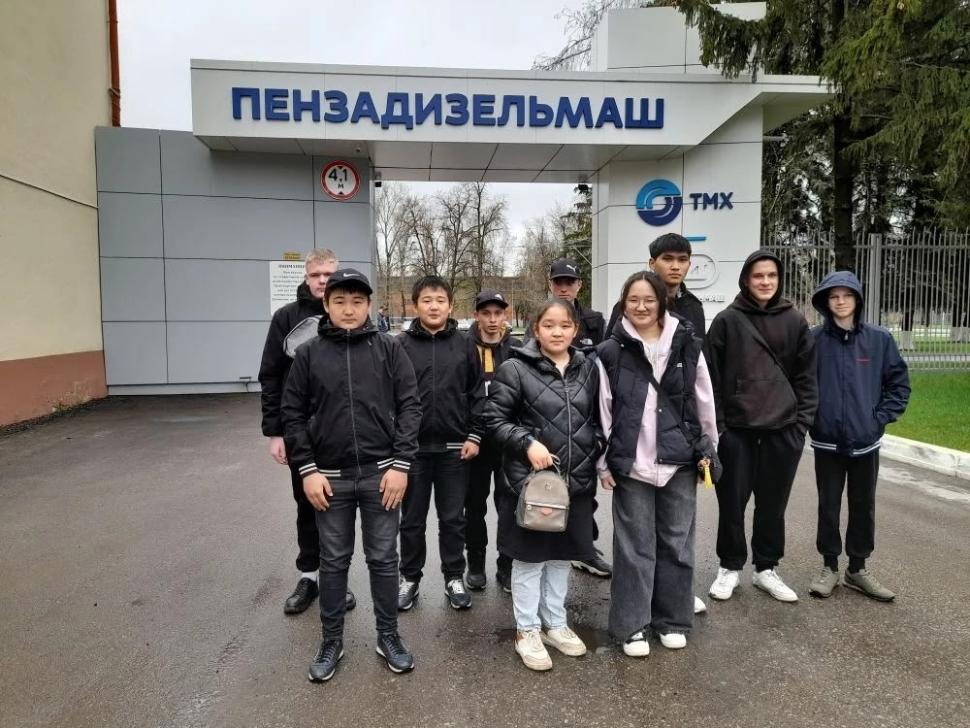 В рамках всероссийской профориентационной недели ученики Пестровской основной школы побывали с экскурсией на предприятии