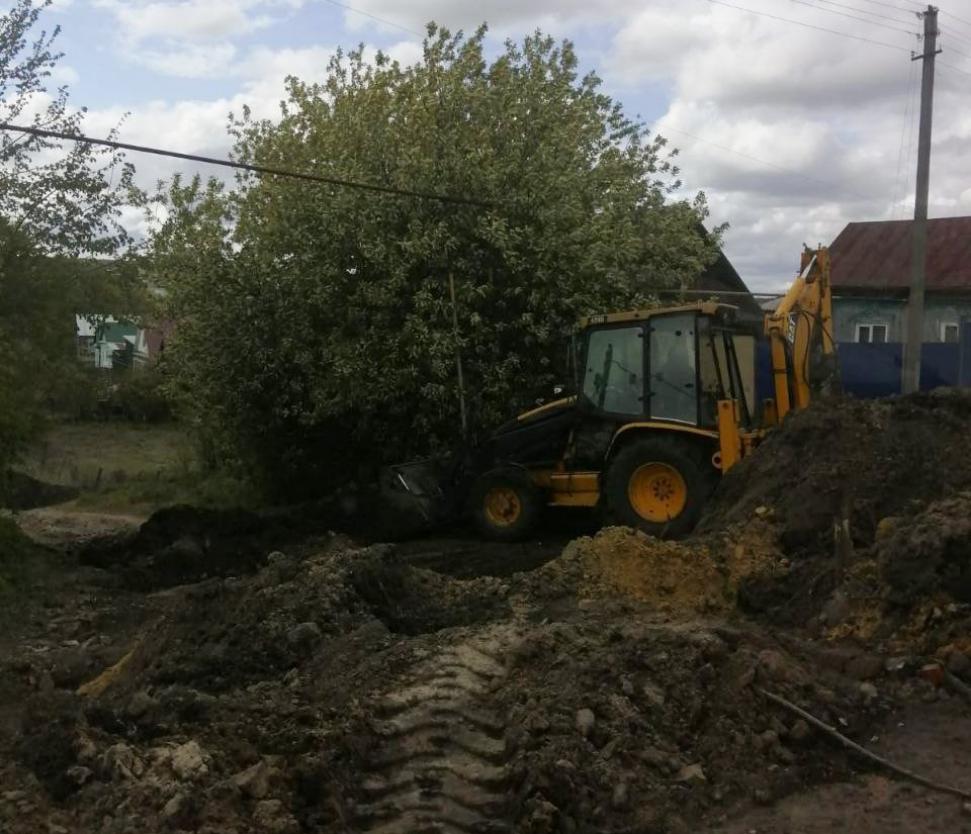 В с.Русский Камешкир продолжается капитальный ремонт водопровода по ул. Кирова