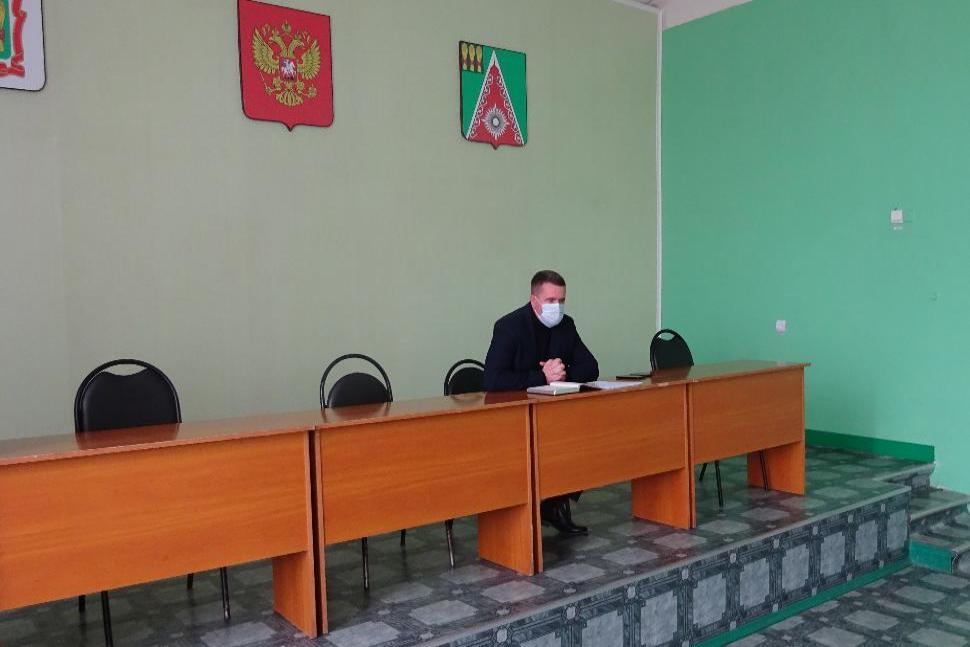 Глава администрации Камешкирского района Павел Мигин провел совещание по вопросам профилактики коронавирусной инфекции Глава администрации Камешкирского района Павел Мигин провел совещание по вопросам профилактики коронавирусной инфекции