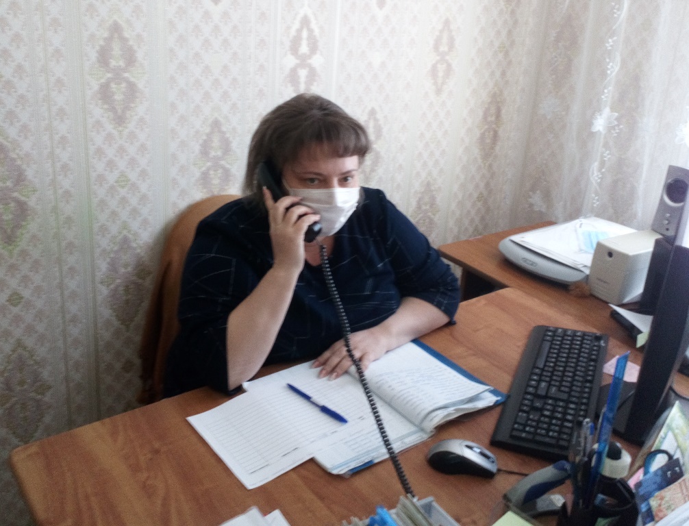 Специалисты Комплексного центра социального обслуживания населения Камешкирского района активно применяют дистанционные методы взаимодействия с гражданами, состоящими на социальном обслуживании в учреждении