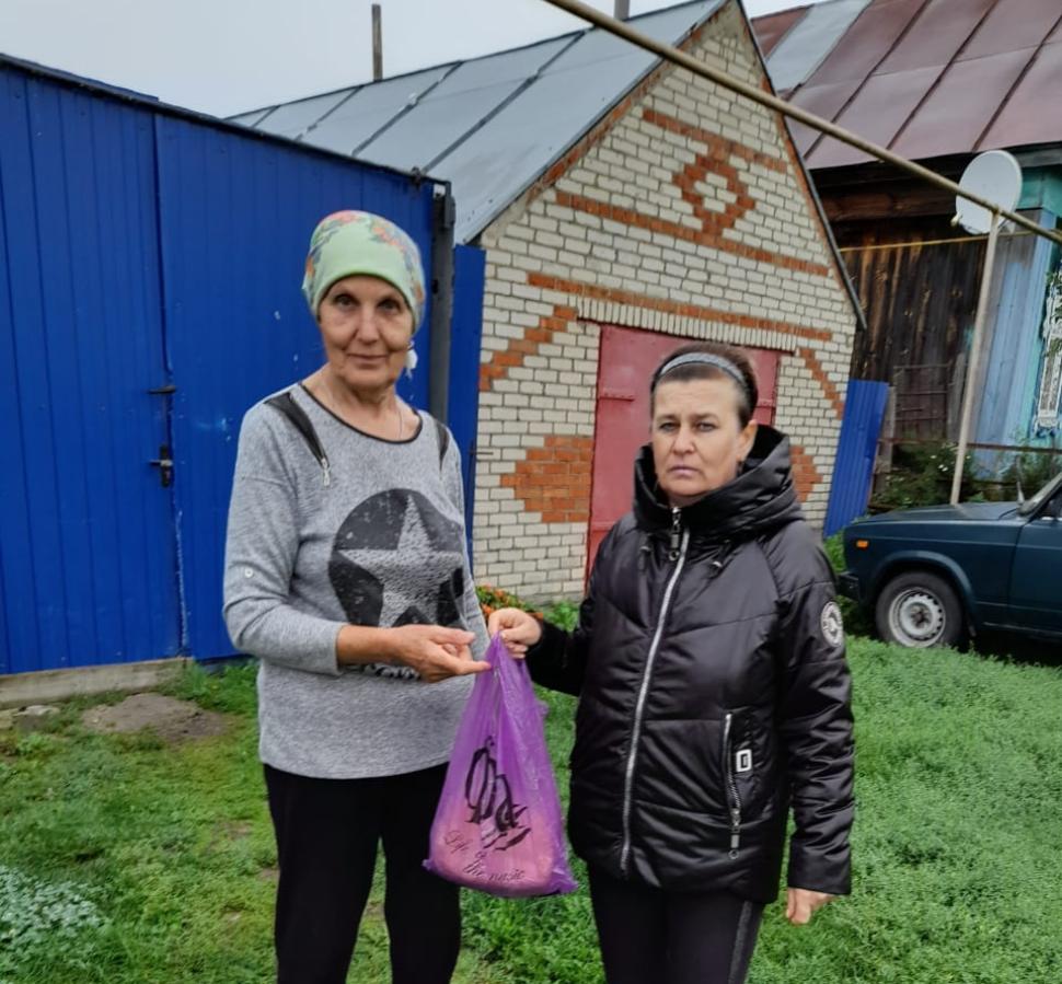 Социальные работники  продолжают оказывать социальные услуги