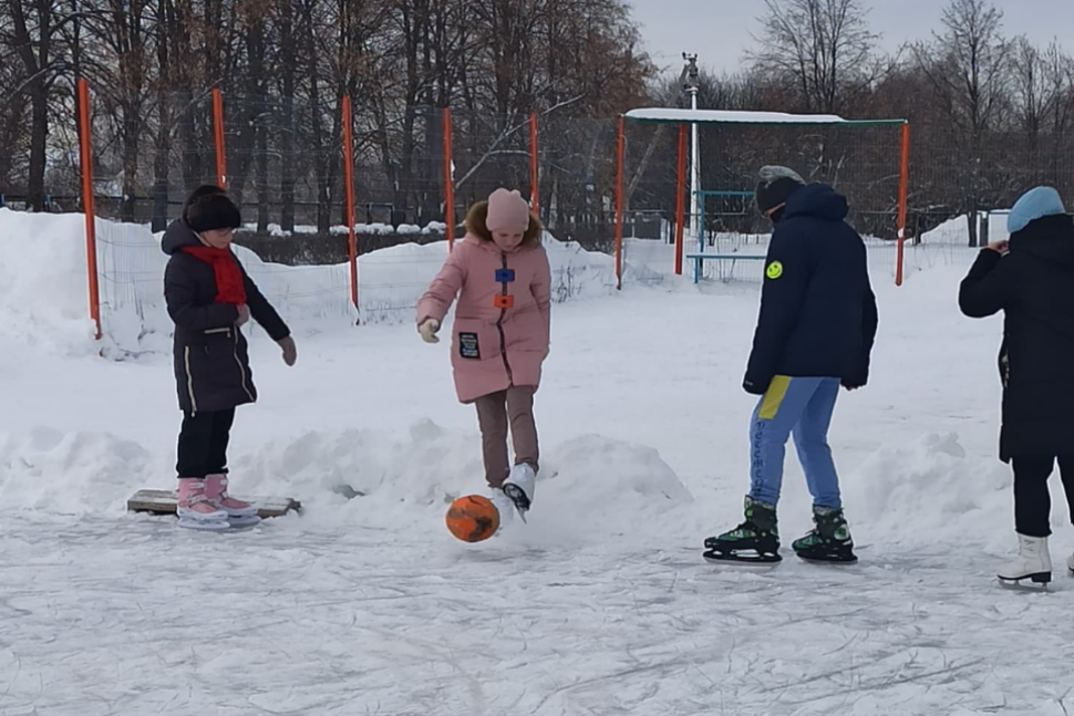 Зимний футбол в с. Лапшово Зимний футбол в с. Лапшово