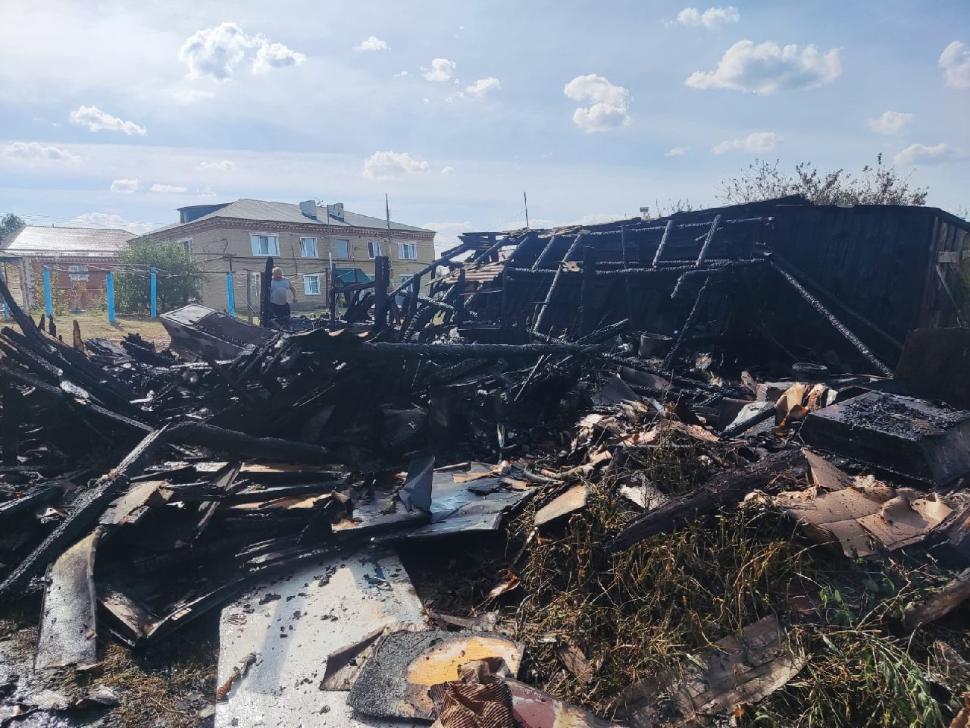 Пожарные локализовали возгорание надворных построек в Камешкире