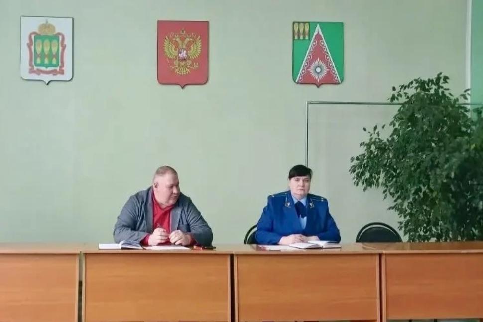 Глава Камешкирского района Дмитрий Мануковский провел оперативное совещание