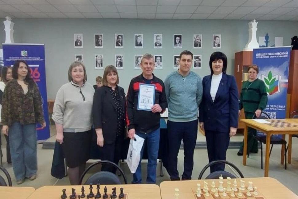 Вошли в пятёрку лучших в III областном шахматном турнире "Чёрно-белые этюды"