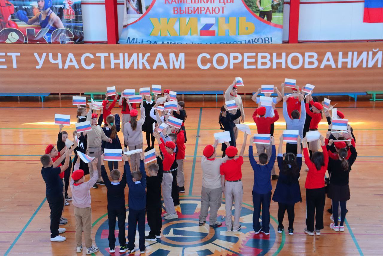 В Камешкирской средней школе прошли мероприятия ко Дню воссоединения Донбасса и Новороссии с Российской Федерацией