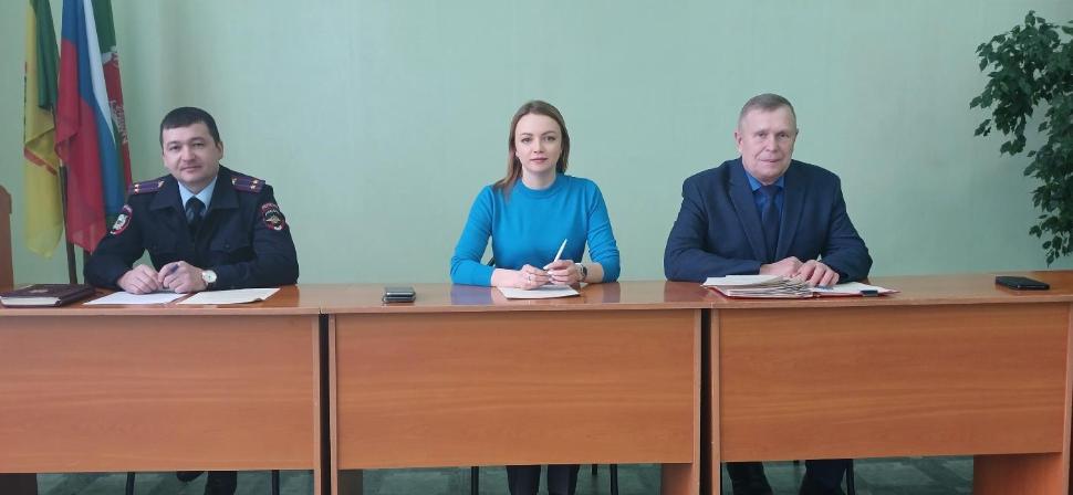 В администрации Камешкирского района состоялась 30 сессия Собрания Представителей Камешкирского района