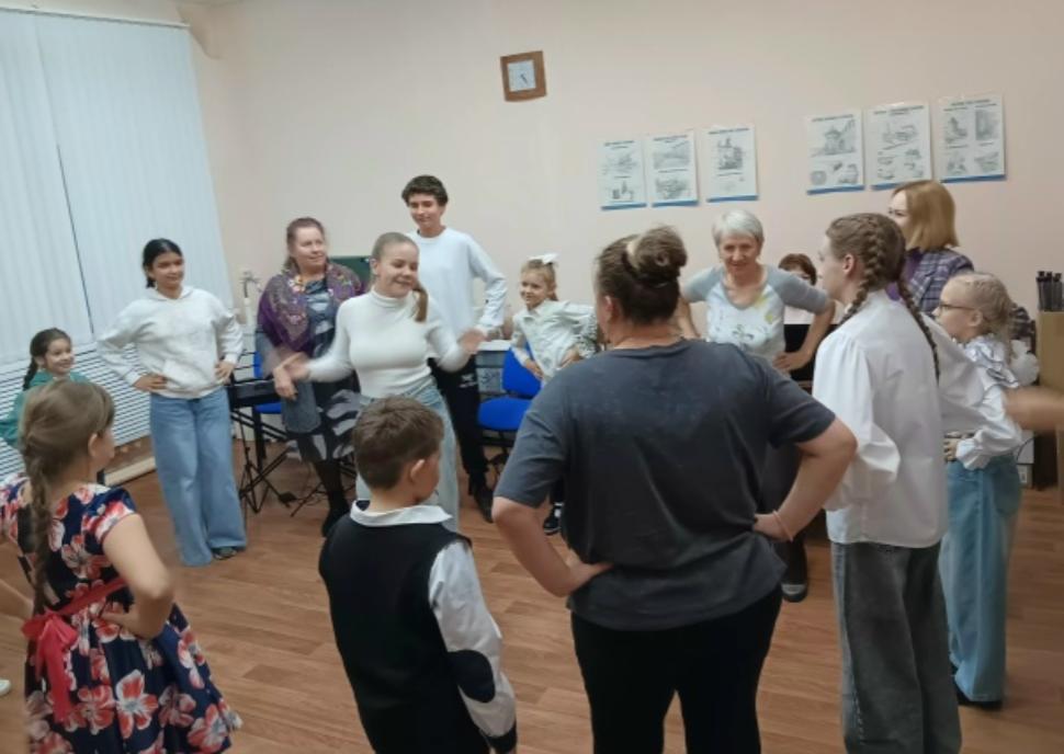 В Детской школе искусств прошла развлекательная программа "Мама, папа, я - музыкальная семья" В Детской школе искусств прошла развлекательная программа "Мама, папа, я - музыкальная семья"