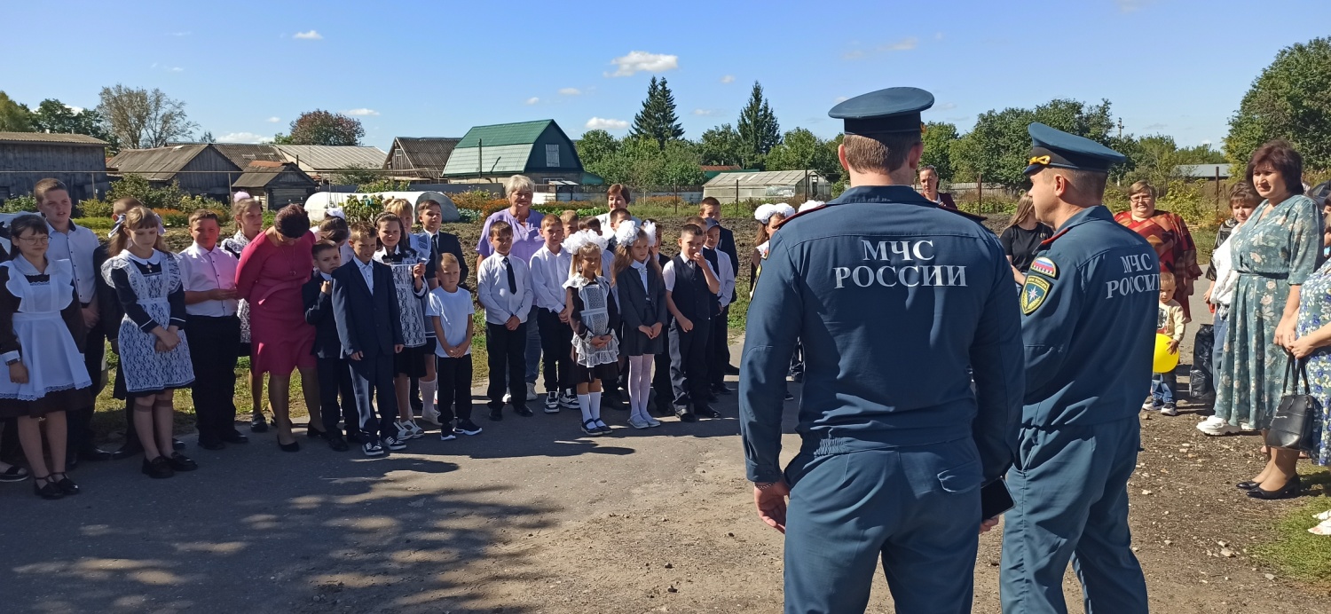 Сотрудники МЧС посетили Лапшовский филиал средней общеобразовательной школы села Русский Камешкир