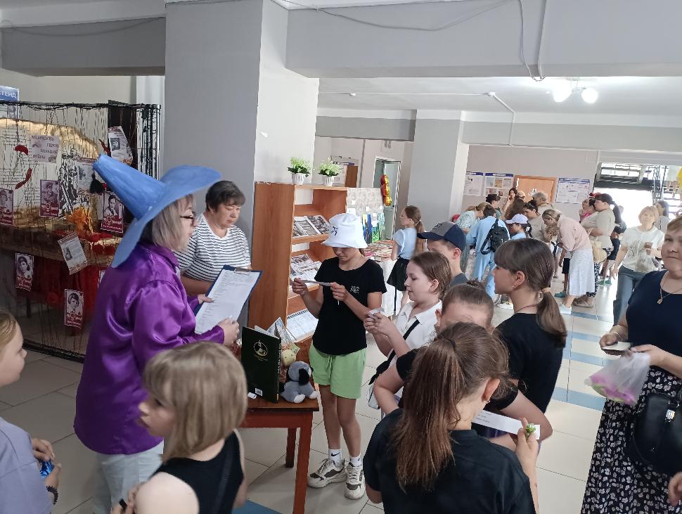 Литературный лототрон «По книжным лабиринтам» Литературный лототрон «По книжным лабиринтам»