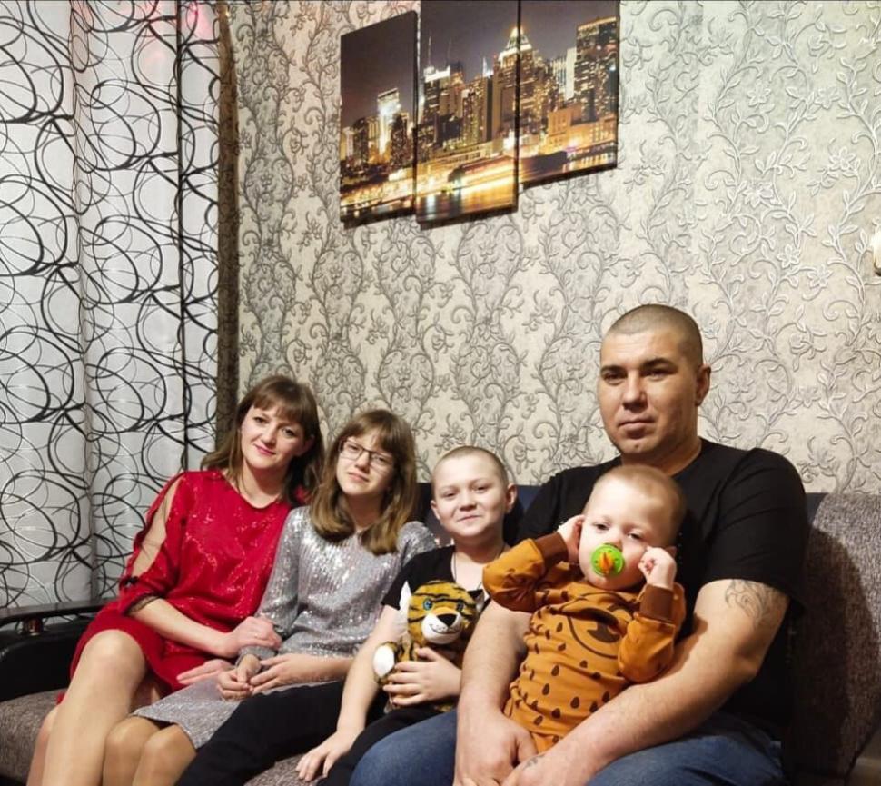 Семья — это объединение людей, которых связывают узы родства или брака