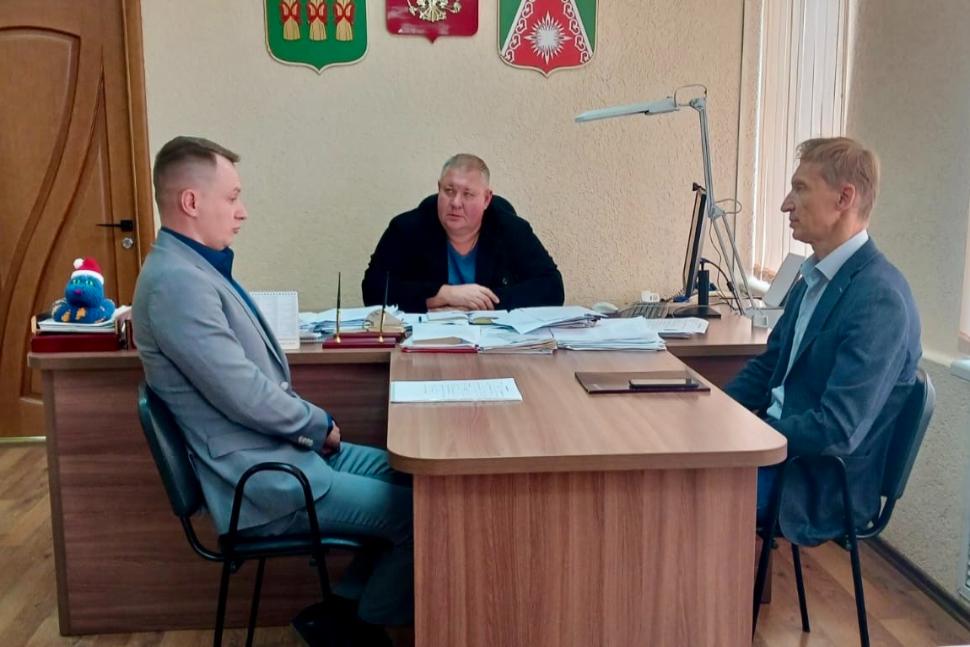 Глава Камешкирского района Дмитрий Мануковский встретился с управляющим Пензенского отделения ПАО Сбербанк Глава Камешкирского района Дмитрий Мануковский встретился с управляющим Пензенского отделения ПАО Сбербанк