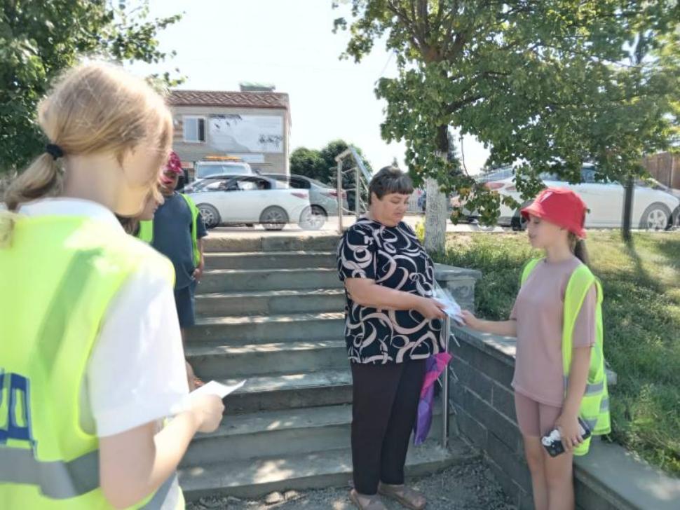 12 июля 2025 года воспитанники пришкольного оздоровительного лагеря "Солнышко" при средней школе с. Русский Камешкир в рамках правовой недели и реализации трека «Орленок – эрудит» приняли участие в просветительской акции "Пешеход. Дорога без опасности"