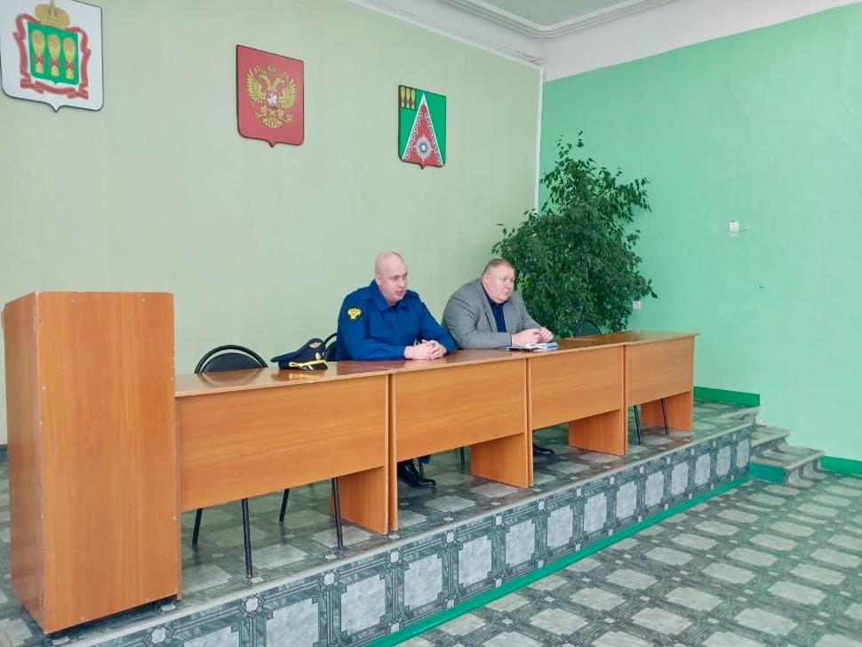 Прокурор Камешкирского района Рустам Абубекеров провёл беседу о том, как обезопасить себя от телефонных мошенников