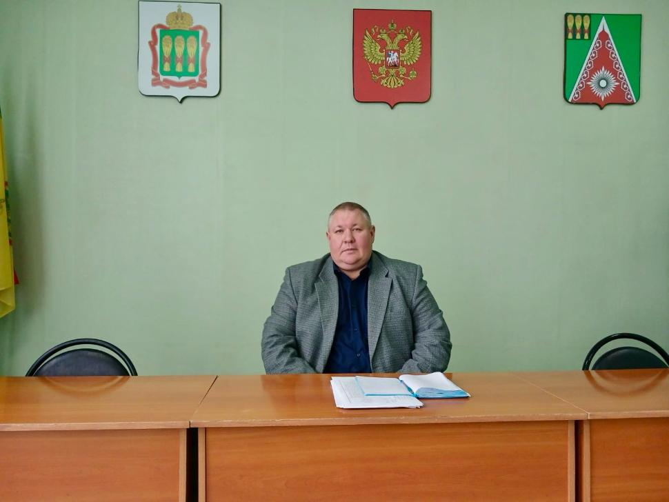 Глава Камешкирского района Дмитрий Мануковский провел оперативное совещание Глава Камешкирского района Дмитрий Мануковский провел оперативное совещание
