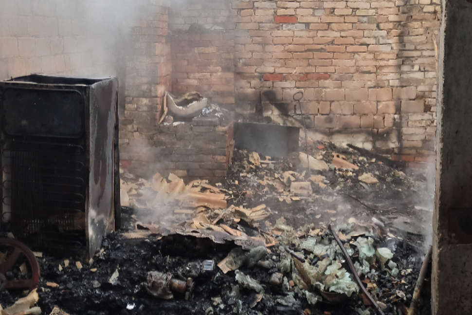 Произошло возгорание подсобного помещения