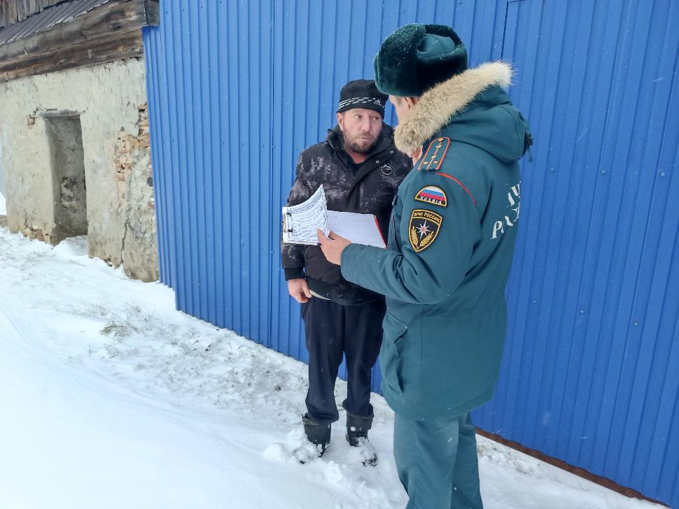 На территории Камешкирского района проводится профилактическая работа по разъяснению правил пожарной безопасности в отопительный период. На территории Камешкирского района проводится профилактическая работа по разъяснению правил пожарной безопасности в отопительный период.