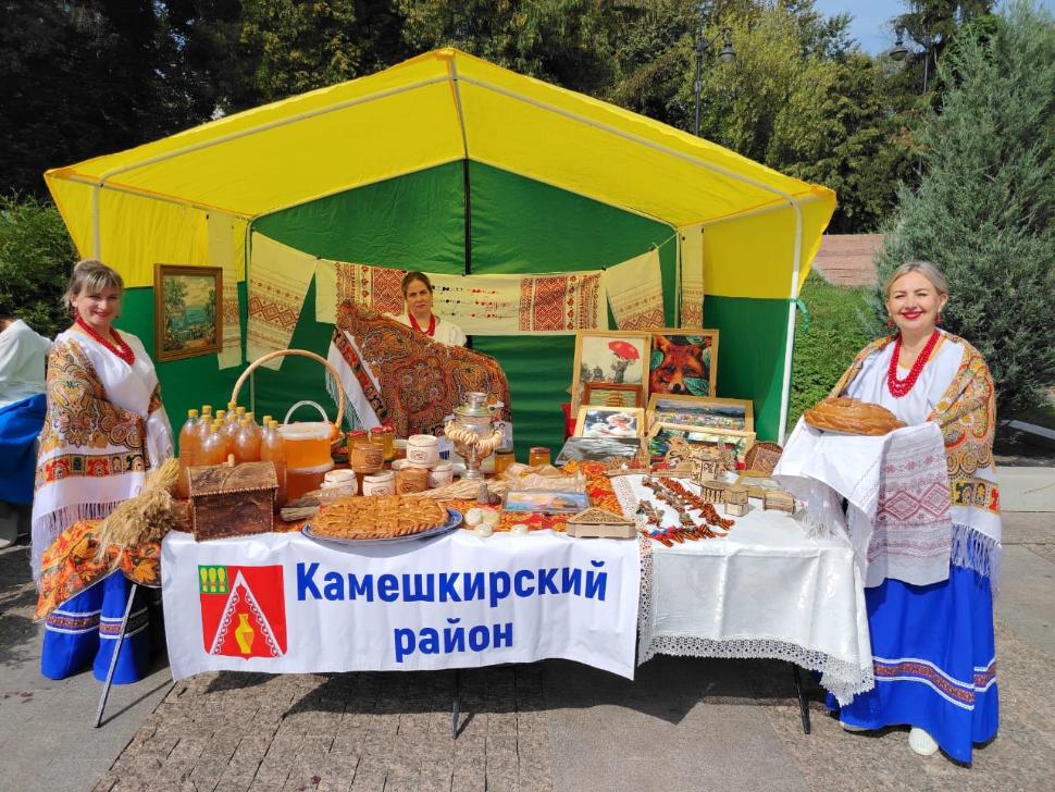 Специалисты Камешкирского дома культуры участвовали в областном празднике православной культуры «Спас — 2025»