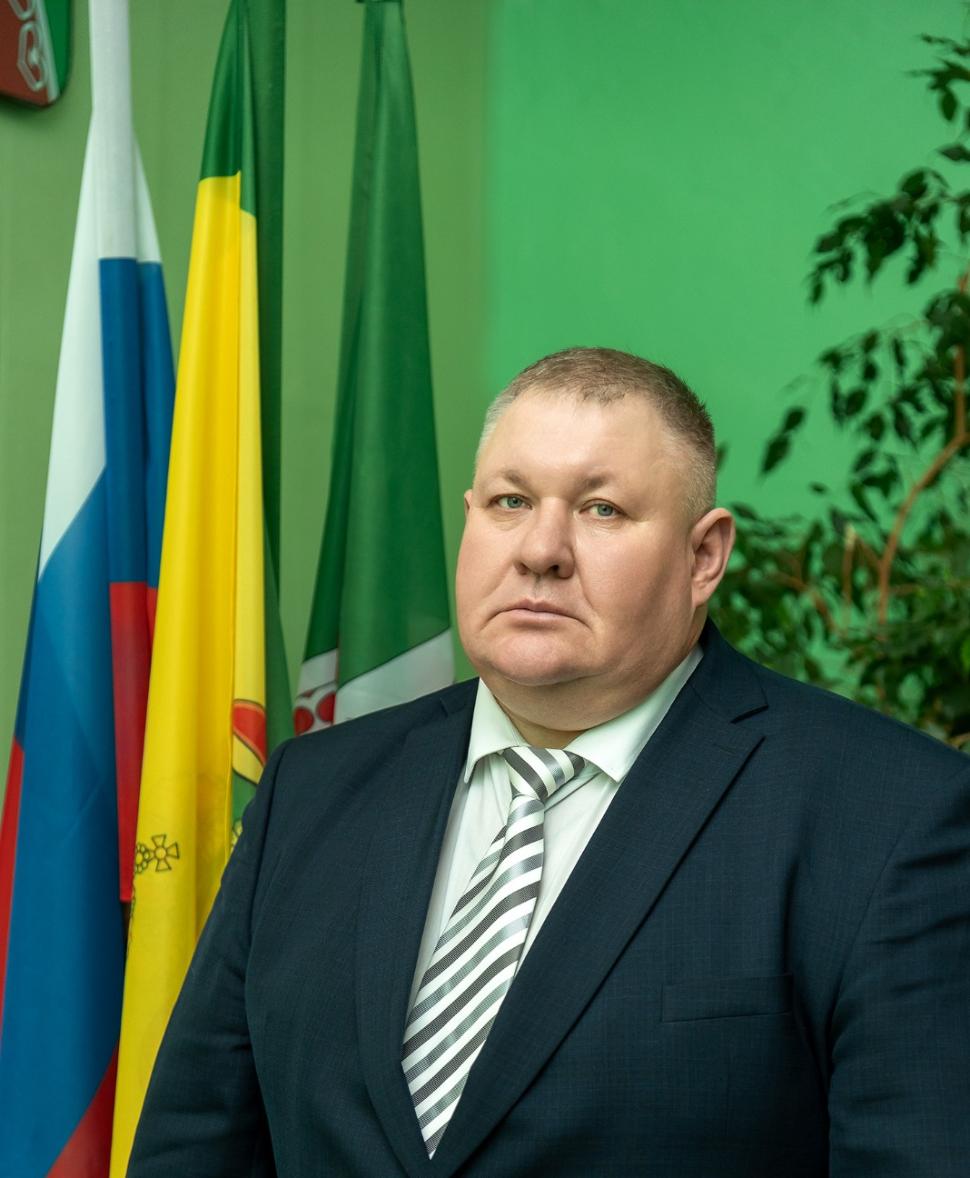 Глава Камешкирского района Дмитрий Мануковский поздравляет с Днем знаний