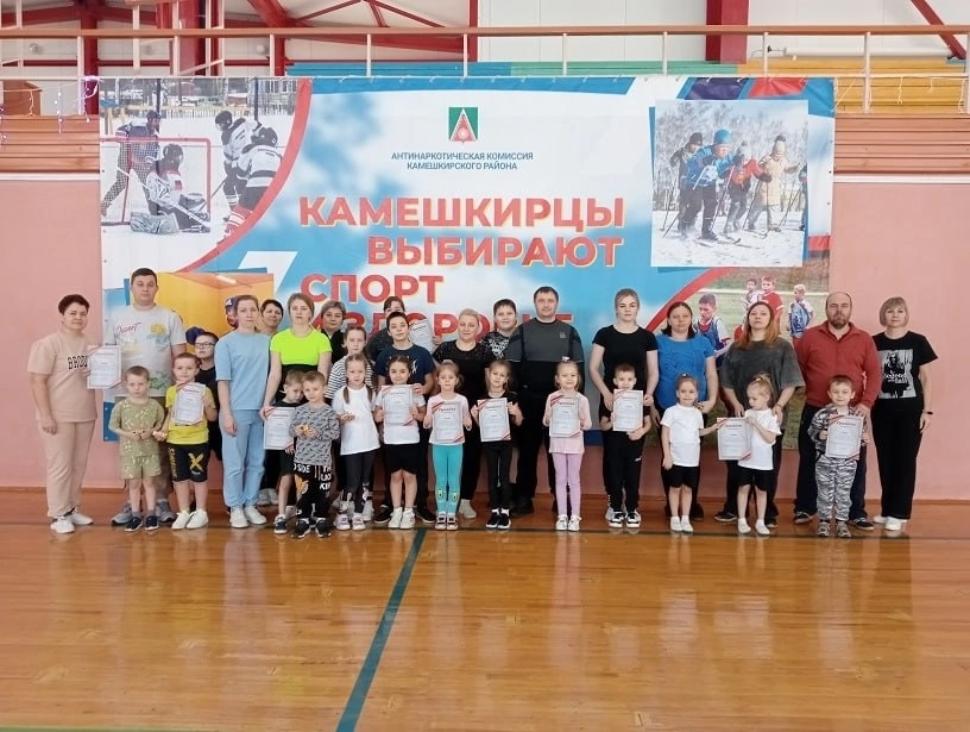 Районный фестиваль «Всей семьёй на ГТО» среди семей дошкольных учреждений села Русский Камешкир Районный фестиваль «Всей семьёй на ГТО» среди семей дошкольных учреждений села Русский Камешкир