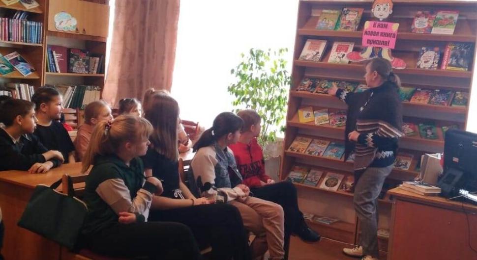 Обзор книжной выставки «К нам новая  книга пришла»