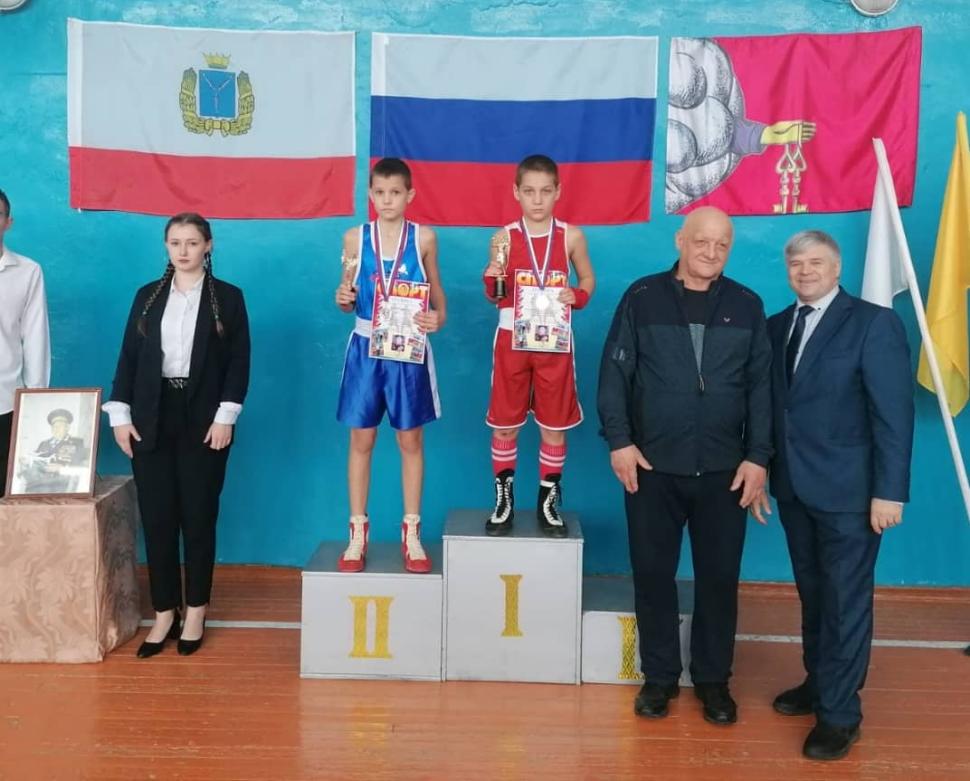 Боксёр из Камешкирского района занял первое место в соревнованиях по боксу в г. Петровск