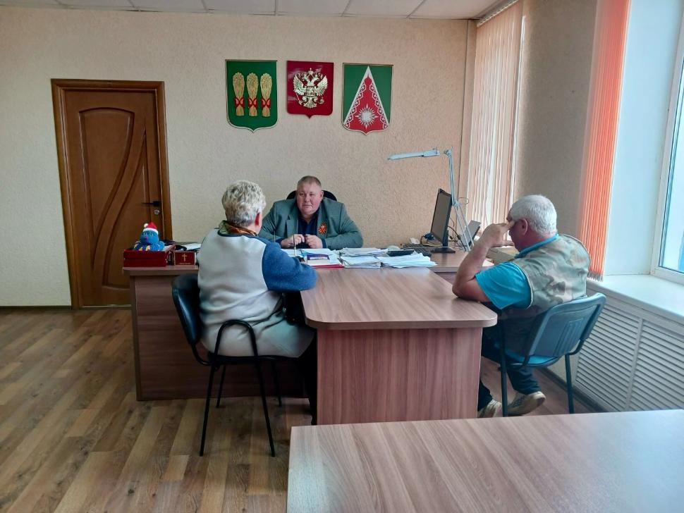 Глава Камешкирского района Дмитрий Мануковский провел личный прием граждан Глава Камешкирского района Дмитрий Мануковский провел личный прием граждан