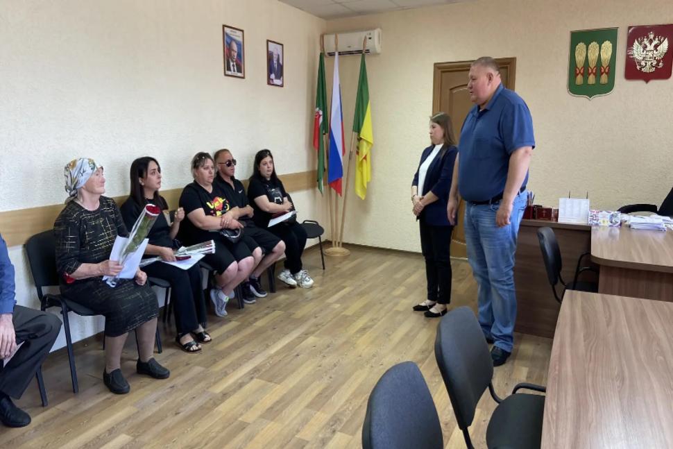 Вручение государственных наград семьям героев и защитнику Родины в Камешкирском районе 