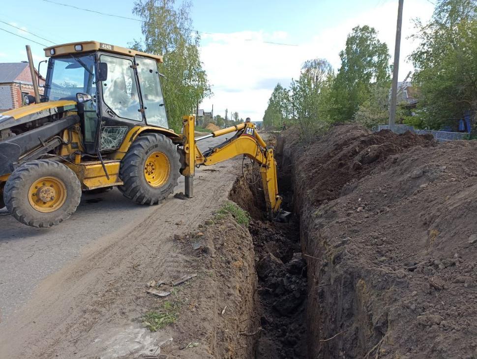 В с.Русский Камешкир продолжается капитальный ремонт водопровода по ул. Кирова