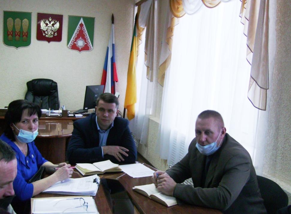 Глава администрации Камешкирского района Павел Мигин провел рабочее совещание