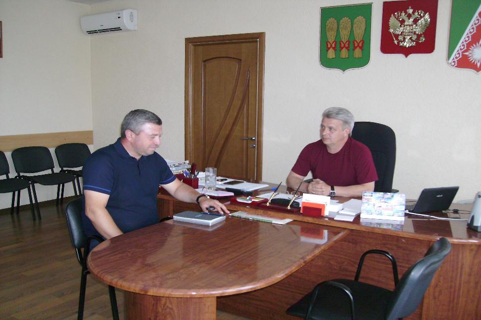 В ходе личного приема Глава администрации Камешкирского района Сергей Хазов встретился с учредителем ООО "Родник"